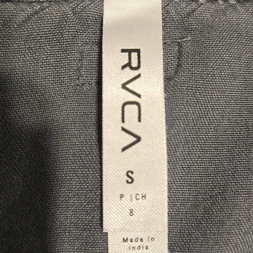 RVCA WOMEN'S SOLSTICE BUTTON - UP COVERUP. GREY. SIZE SMALL.